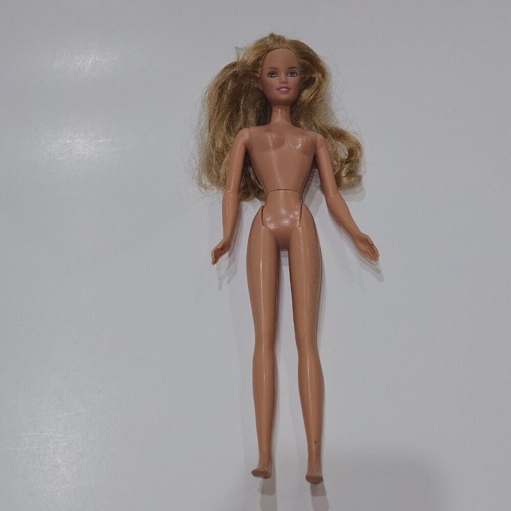 Barbie Doll Wavy Blonde Hair Swivel Waist Blue Eyes Pink Lips Nude Mattel 1995